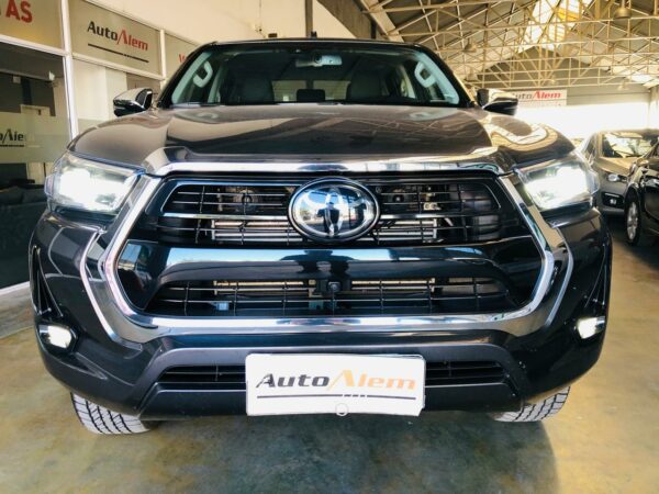 Toyota Hilux SRX 2.8 TDI 4x4 AT Año 2023 - Imagen 3