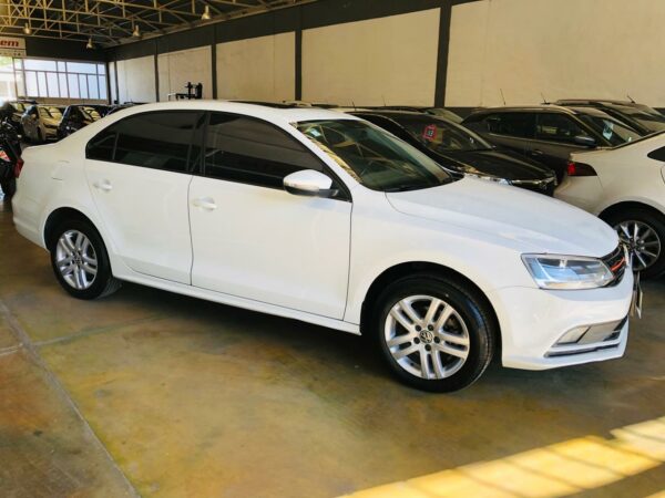 Volkswagen Vento 2.0 TDI Advance Año 2015 - Imagen 2