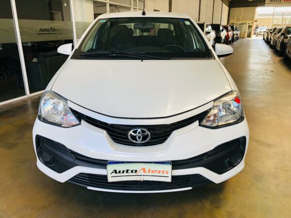 Toyota Etios X 1.5 Año 2022 - Imagen 2