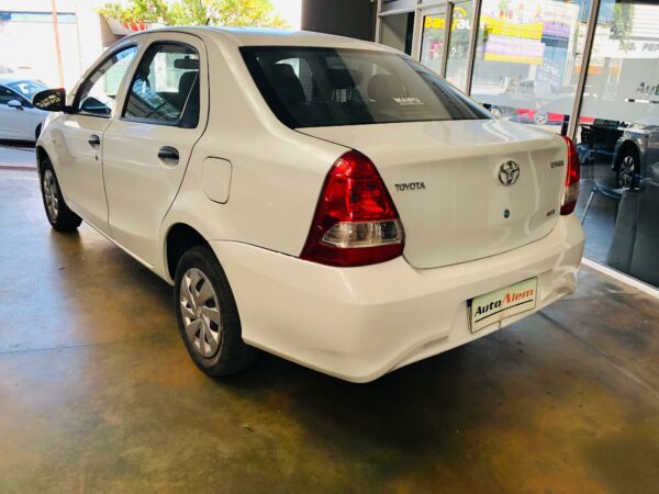 Toyota Etios X 1.5 Año 2022 - Imagen 9