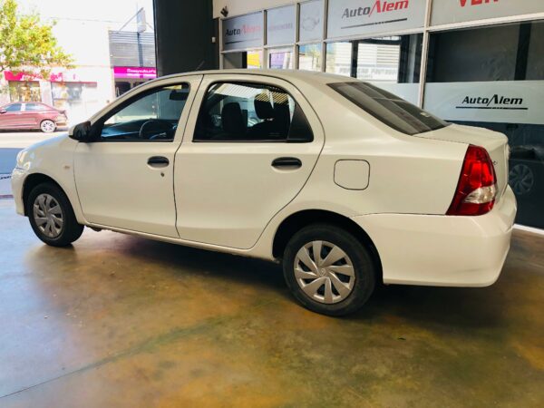 Toyota Etios X 1.5 Año 2022 - Imagen 8