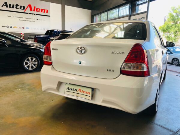 Toyota Etios X 1.5 Año 2022 - Imagen 7