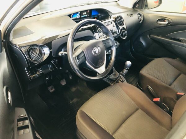 Toyota Etios X 1.5 Año 2022 - Imagen 5