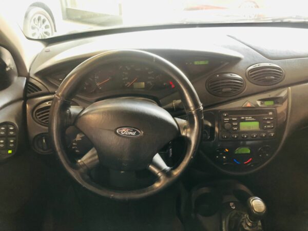 Ford Focus 2.0 Ghia Año 2005 - Imagen 8