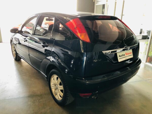 Ford Focus 2.0 Ghia Año 2005 - Imagen 4