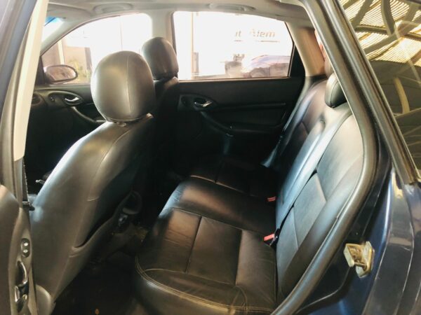 Ford Focus 2.0 Ghia Año 2005 - Imagen 7