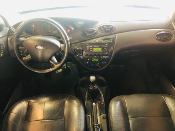 Ford Focus 2.0 Ghia Año 2005 - Imagen 6