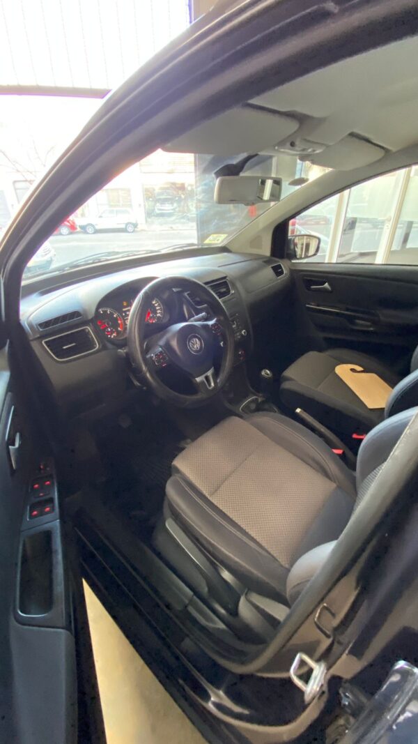 Volkswagen Suran 1.6 Higline Año 2012 - Imagen 8
