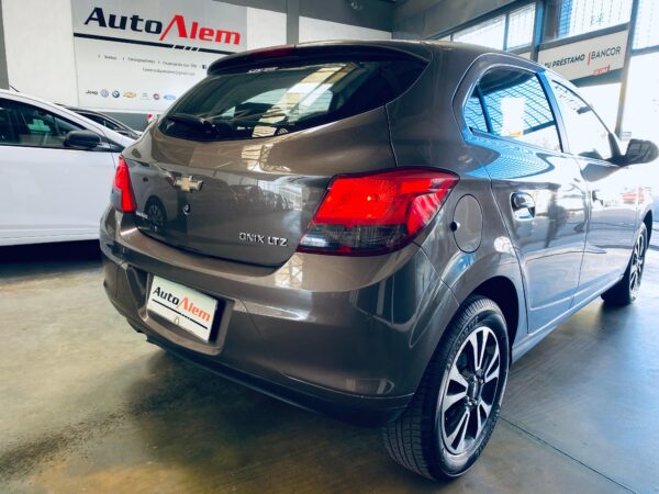 Chevrolet Onix LTZ 1.4 GNC Año 2014 - Imagen 12