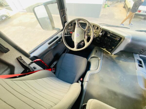 Scania P360 6x2 Con dormitorio Año 2015 - Imagen 7