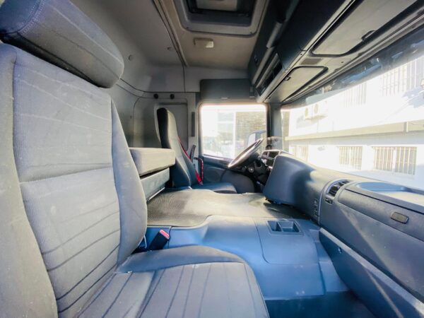 Scania P360 6x2 Con dormitorio Año 2015 - Imagen 6