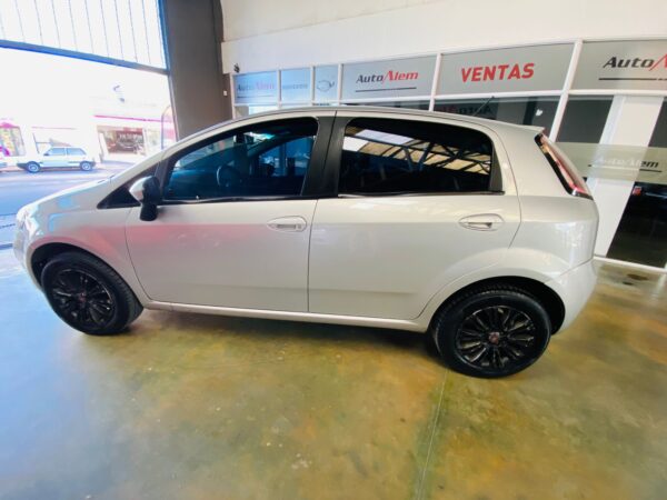 Fiat Punto 1.4 Atractive Año 2017 - Imagen 11