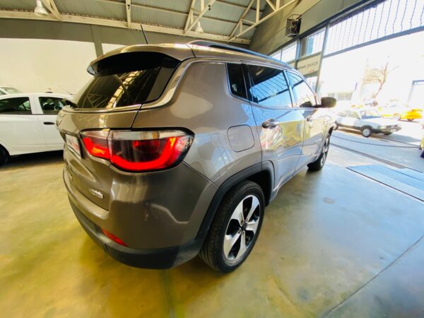 Jeep Compass LONGITUDE 2.4 AT9 AWD Año 2017 - Imagen 6