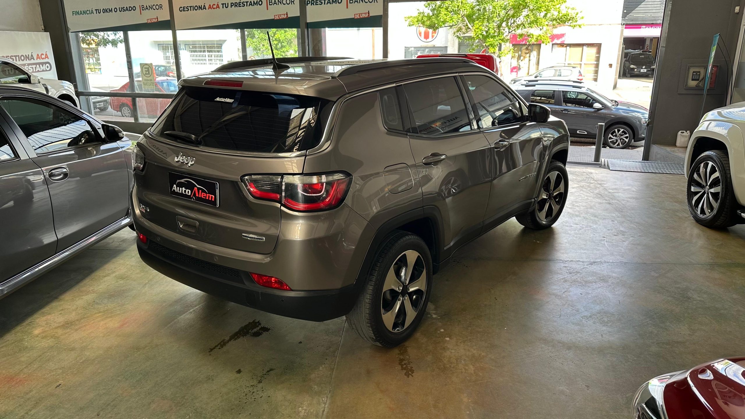 Jeep Compass LONGITUDE 2.4 AT9 AWD Año 2017 - Imagen 3