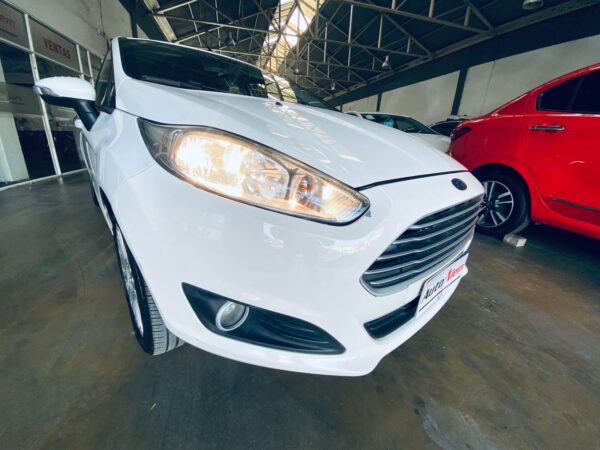 Ford Fiesta Kinetic 1.6 SE Año 2017 - Imagen 4