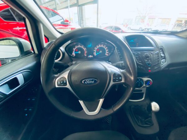 Ford Fiesta Kinetic 1.6 SE Año 2017 - Imagen 11