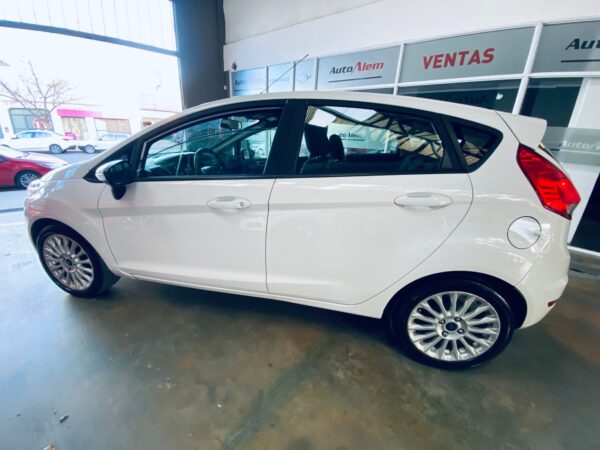 Ford Fiesta Kinetic 1.6 SE Año 2017 - Imagen 9