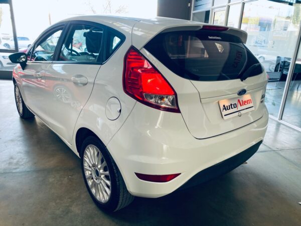 Ford Fiesta Kinetic 1.6 SE Año 2017 - Imagen 7