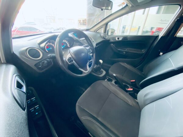 Ford Fiesta Kinetic 1.6 SE Año 2017 - Imagen 10