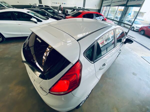 Ford Fiesta Kinetic 1.6 SE Año 2017 - Imagen 6