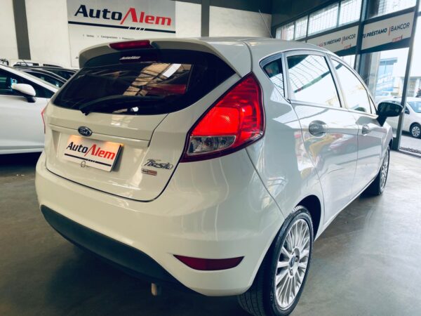 Ford Fiesta Kinetic 1.6 SE Año 2017 - Imagen 5