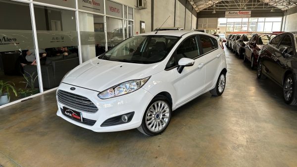 Ford Fiesta Kinetic 1.6 SE Año 2017 - Imagen 2