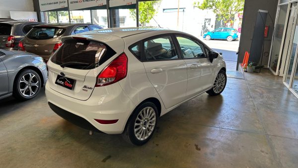 Ford Fiesta Kinetic 1.6 SE Año 2017 - Imagen 18