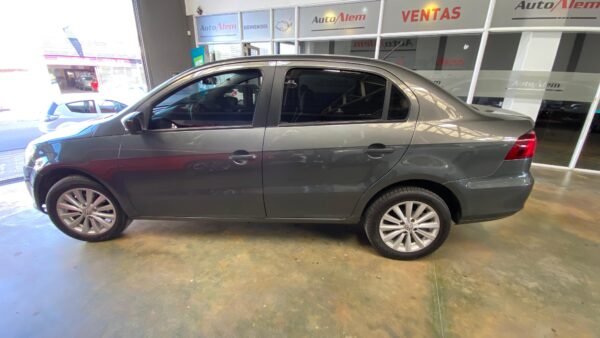 Volkswagen Voyage 1.6 Comfortline Automático Año 2013 - Imagen 7