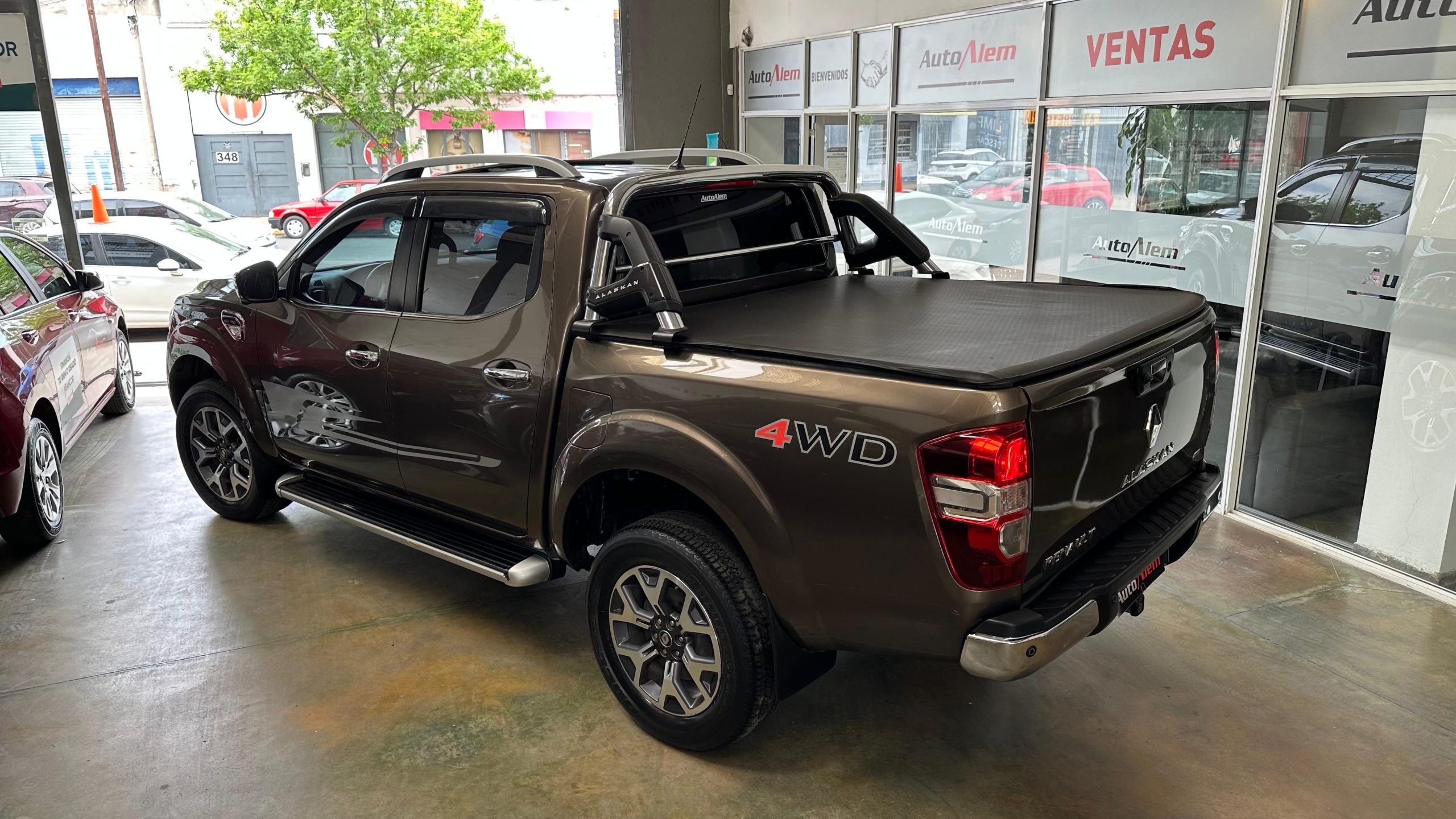 Renault Alaskan ICONIC 4X4 MT Año 2021 - Imagen 12