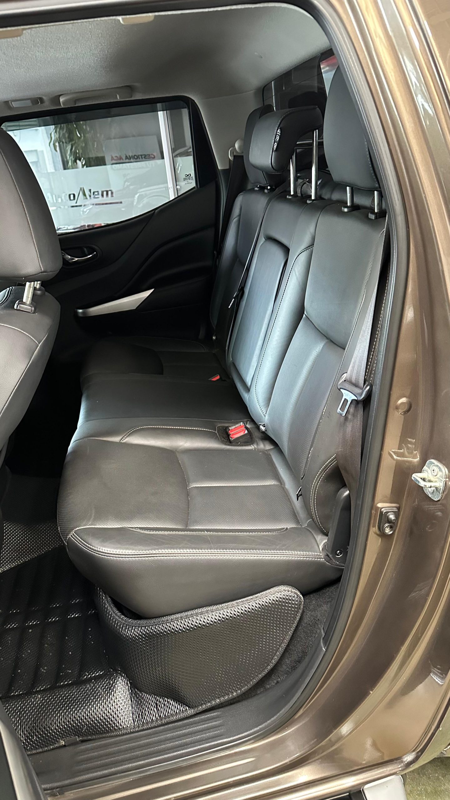 Renault Alaskan ICONIC 4X4 MT Año 2021 - Imagen 13