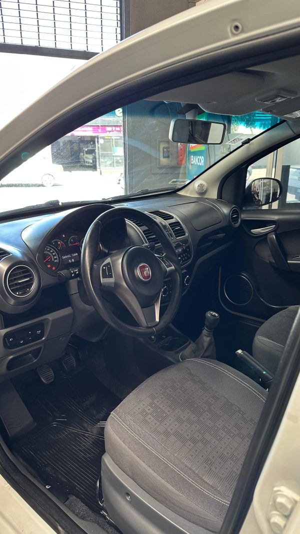 Fiat Palio 1.4 Atractive Año 2017 - Imagen 5