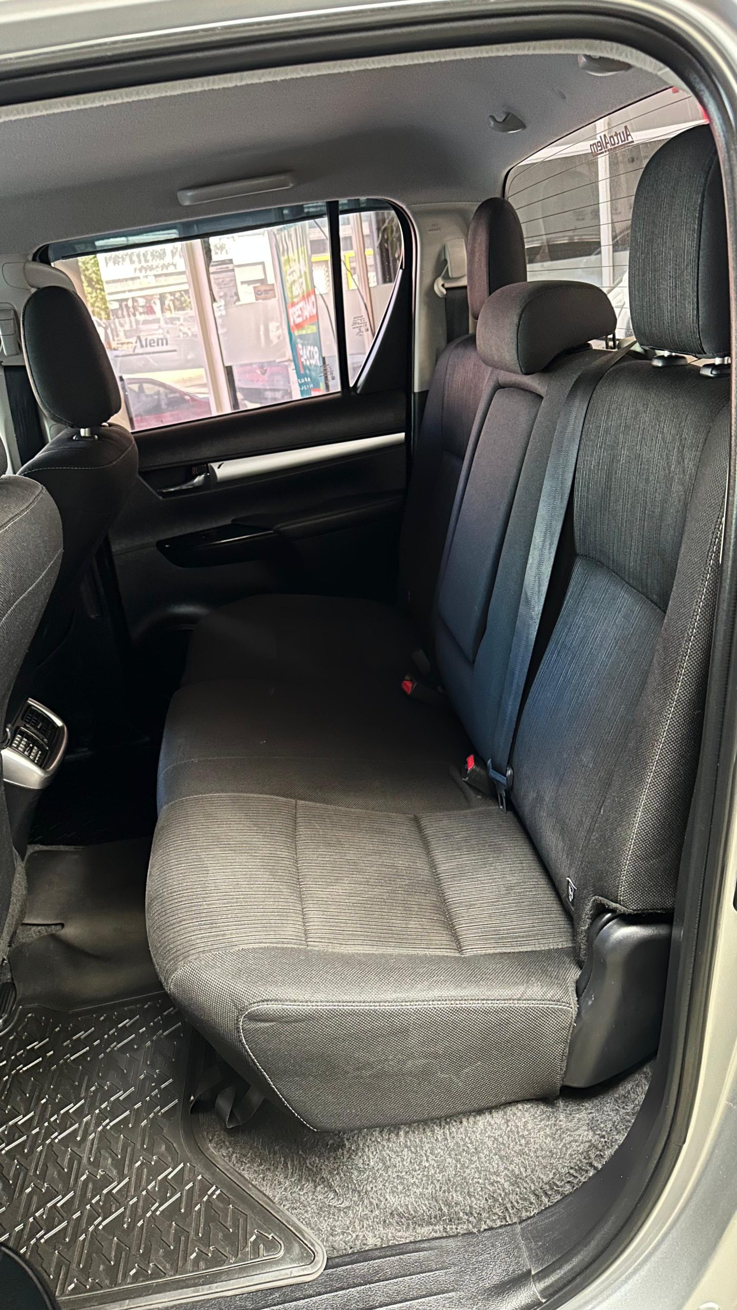 Toyota Hilux SRV 4X2 MTAño 2022 - Imagen 8