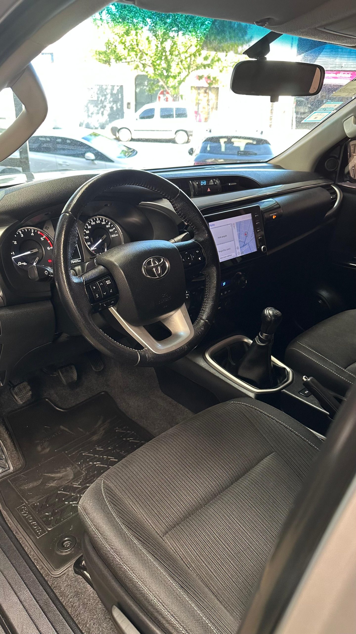 Toyota Hilux SRV 4X2 MTAño 2022 - Imagen 7