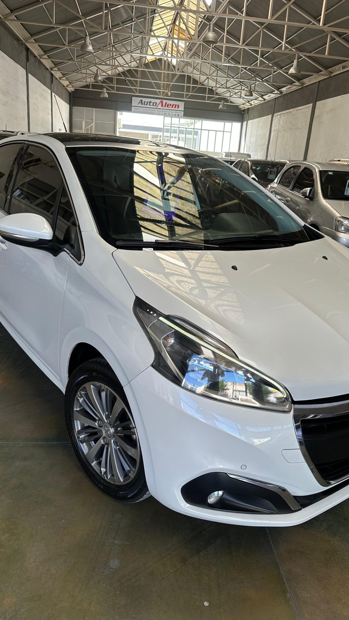 Peugeot 208 Feeline 1.6 Año 2016 - Imagen 4