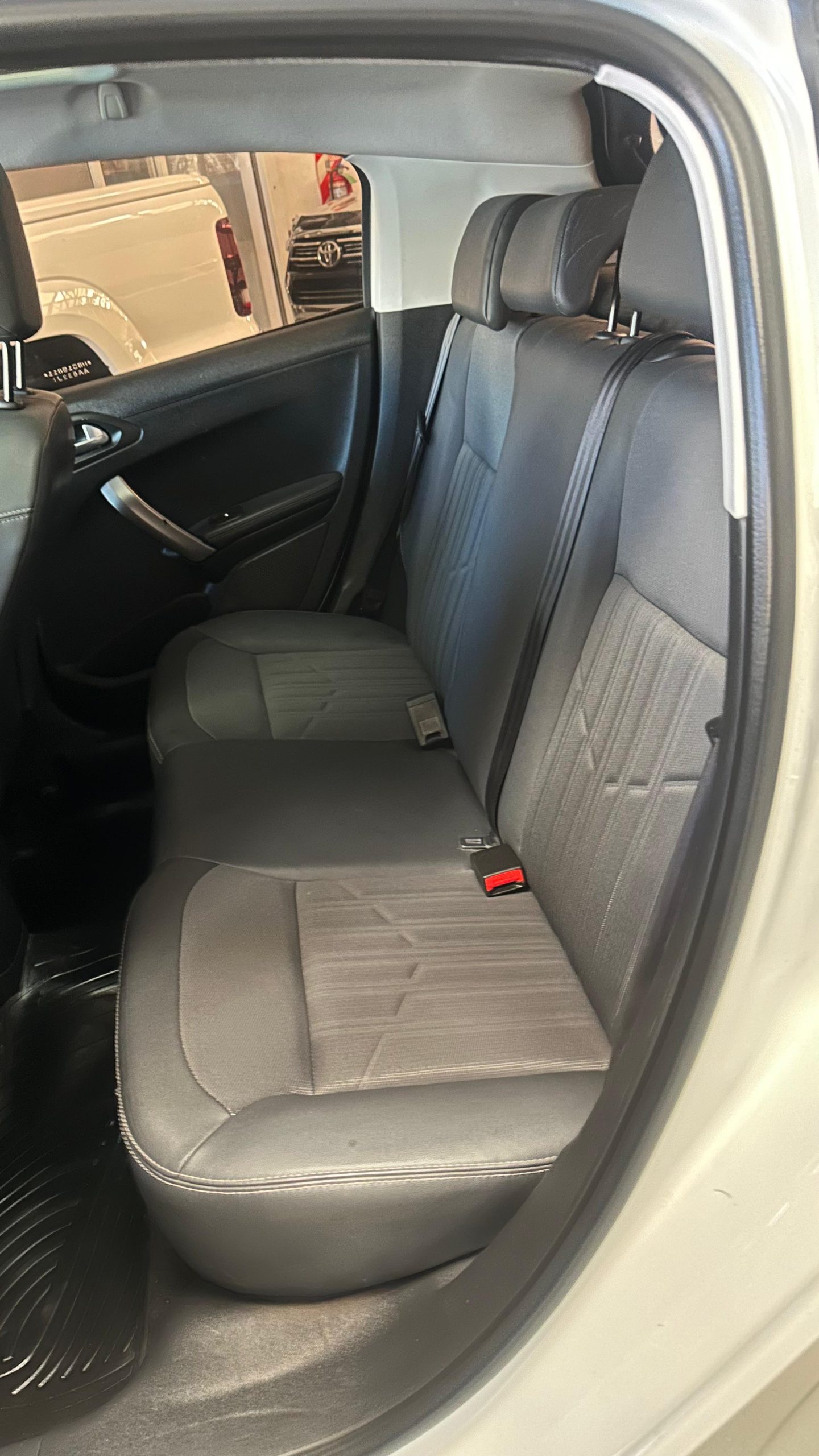 Peugeot 208 Feeline 1.6 Año 2016 - Imagen 10