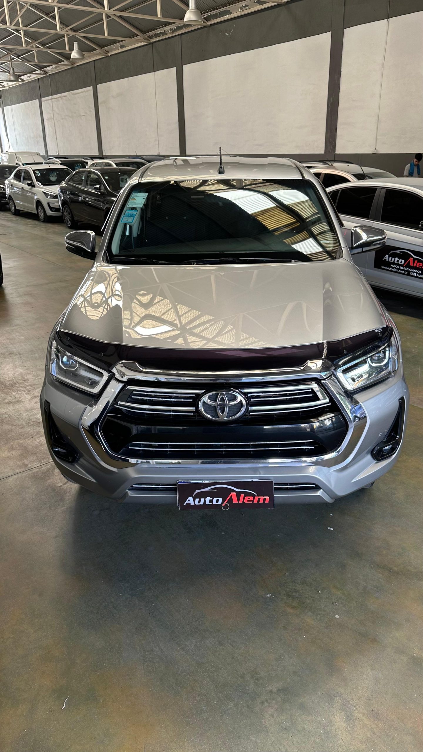 Toyota Hilux SRV 4X2 MTAño 2022 - Imagen 2