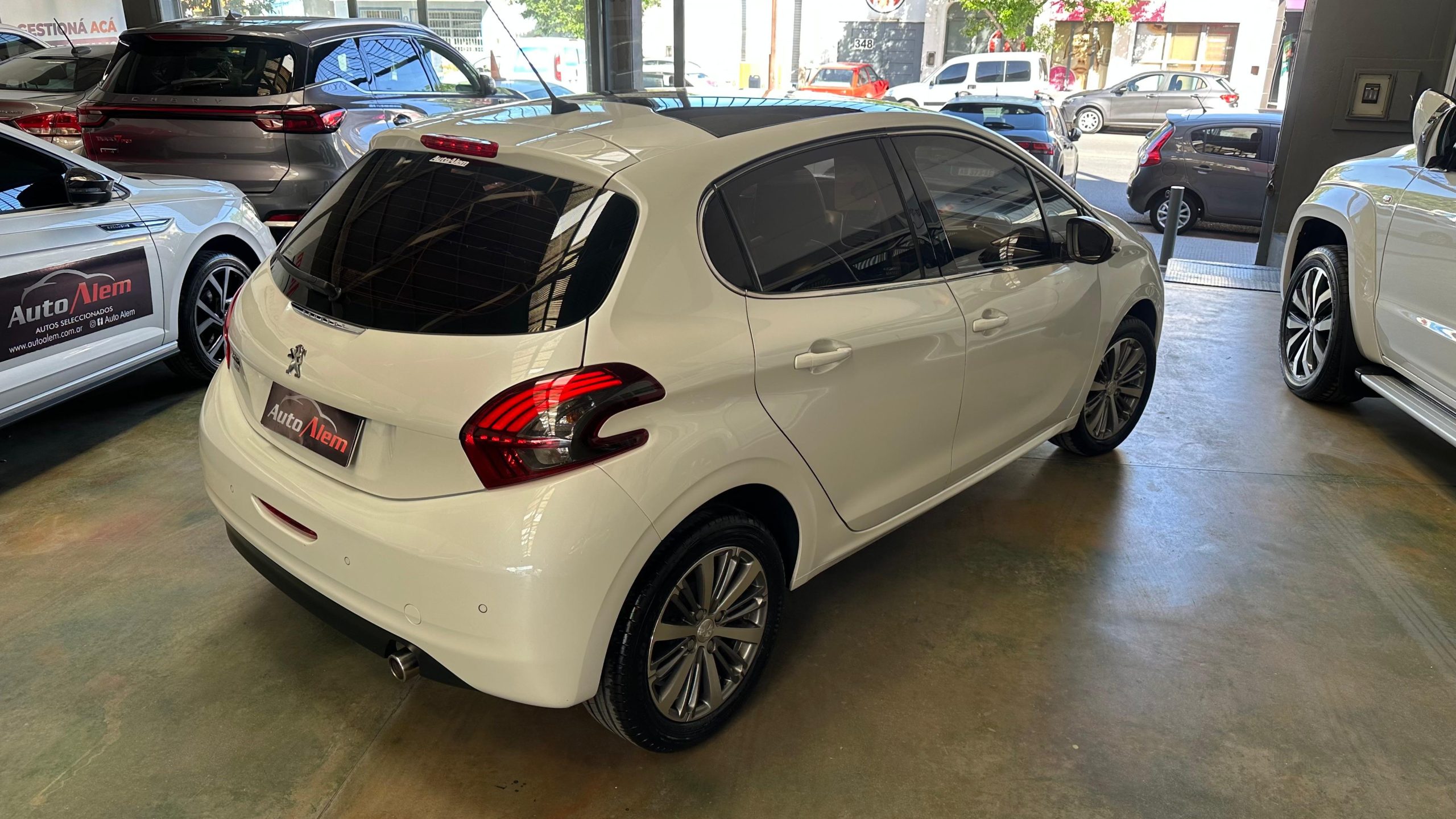 Peugeot 208 Feeline 1.6 Año 2016 - Imagen 7