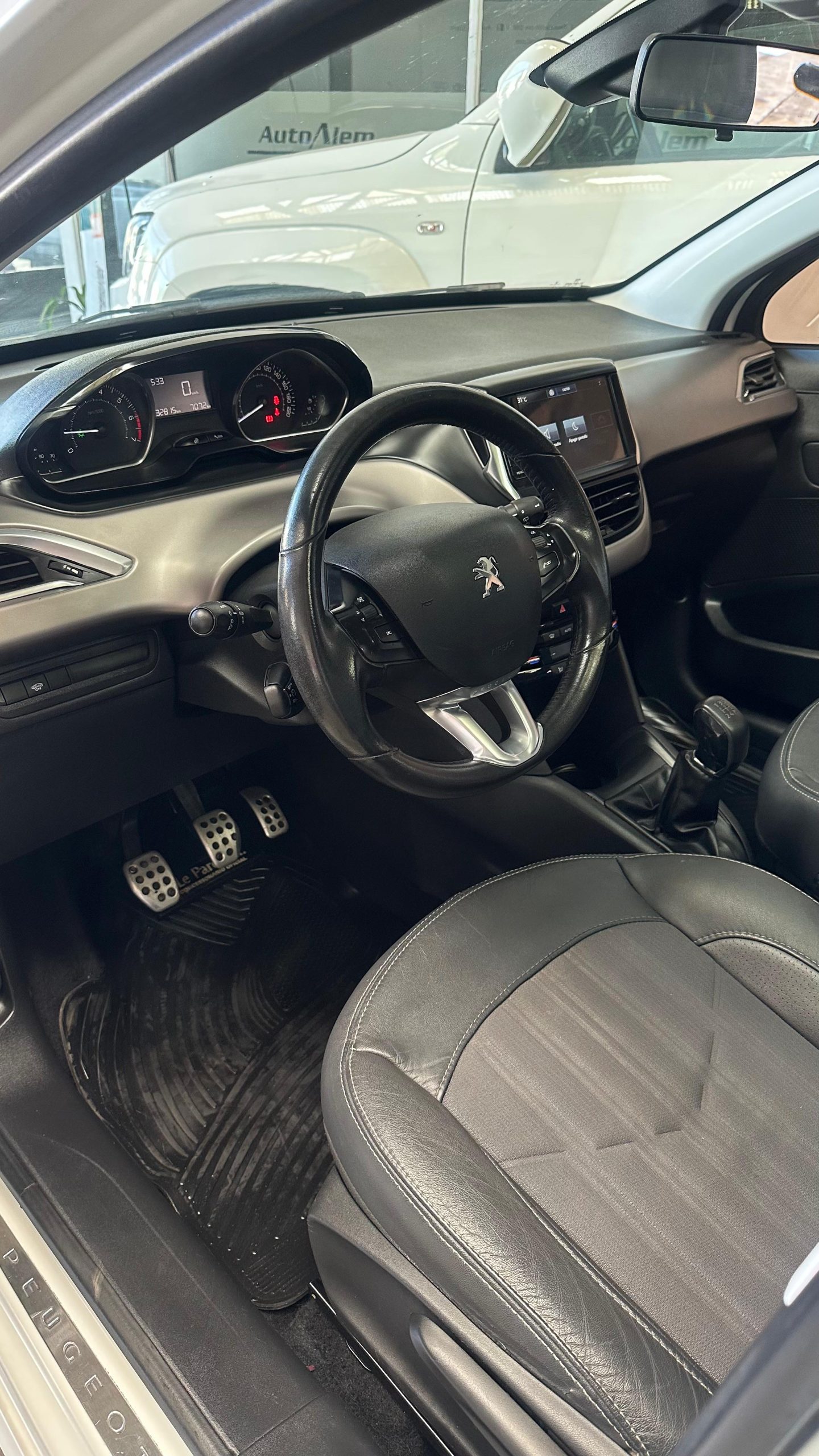 Peugeot 208 Feeline 1.6 Año 2016 - Imagen 8