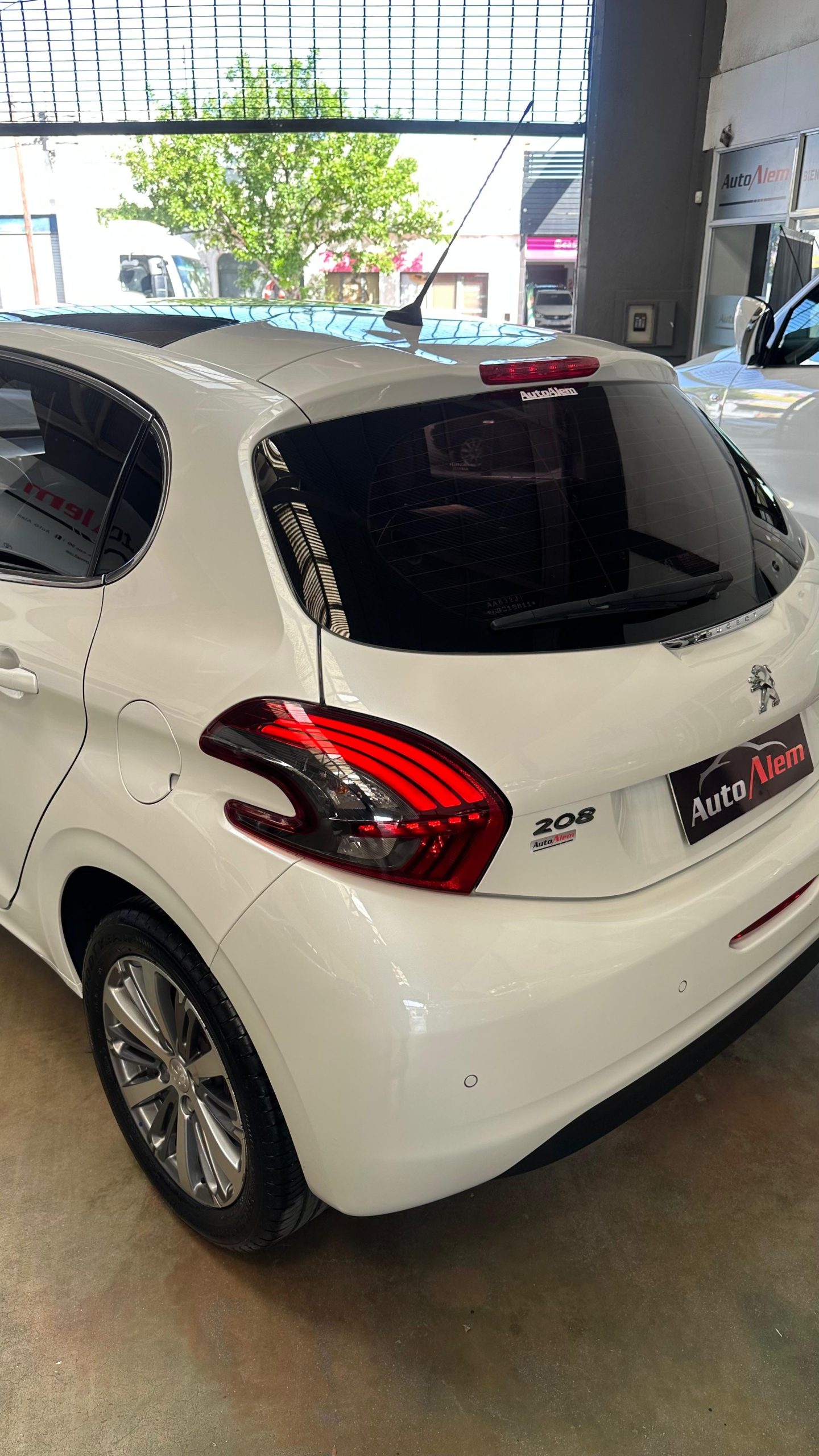 Peugeot 208 Feeline 1.6 Año 2016 - Imagen 5