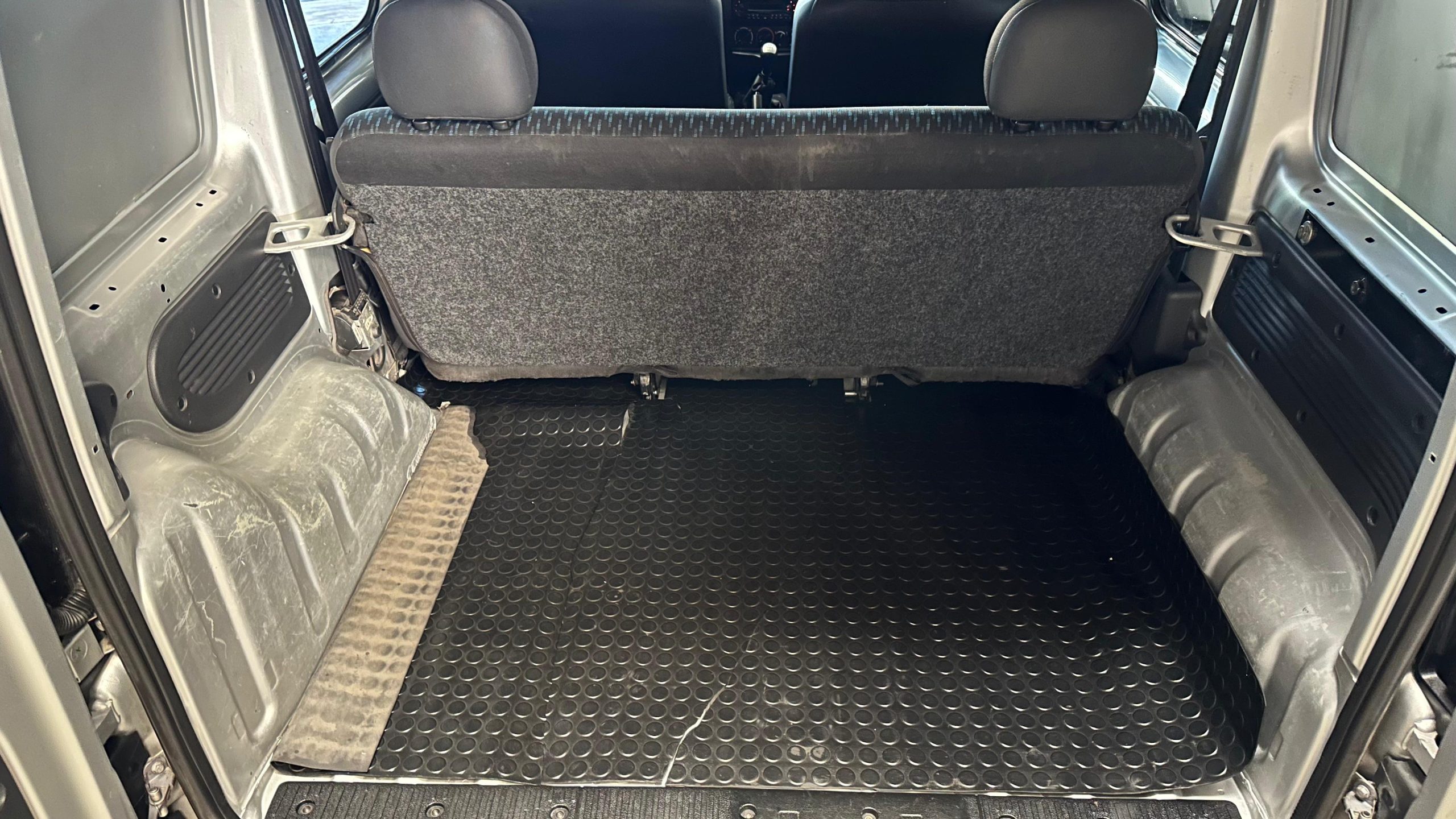 Renault Kangoo 1.6 GNC 5 Asientos Año 2015 - Imagen 8