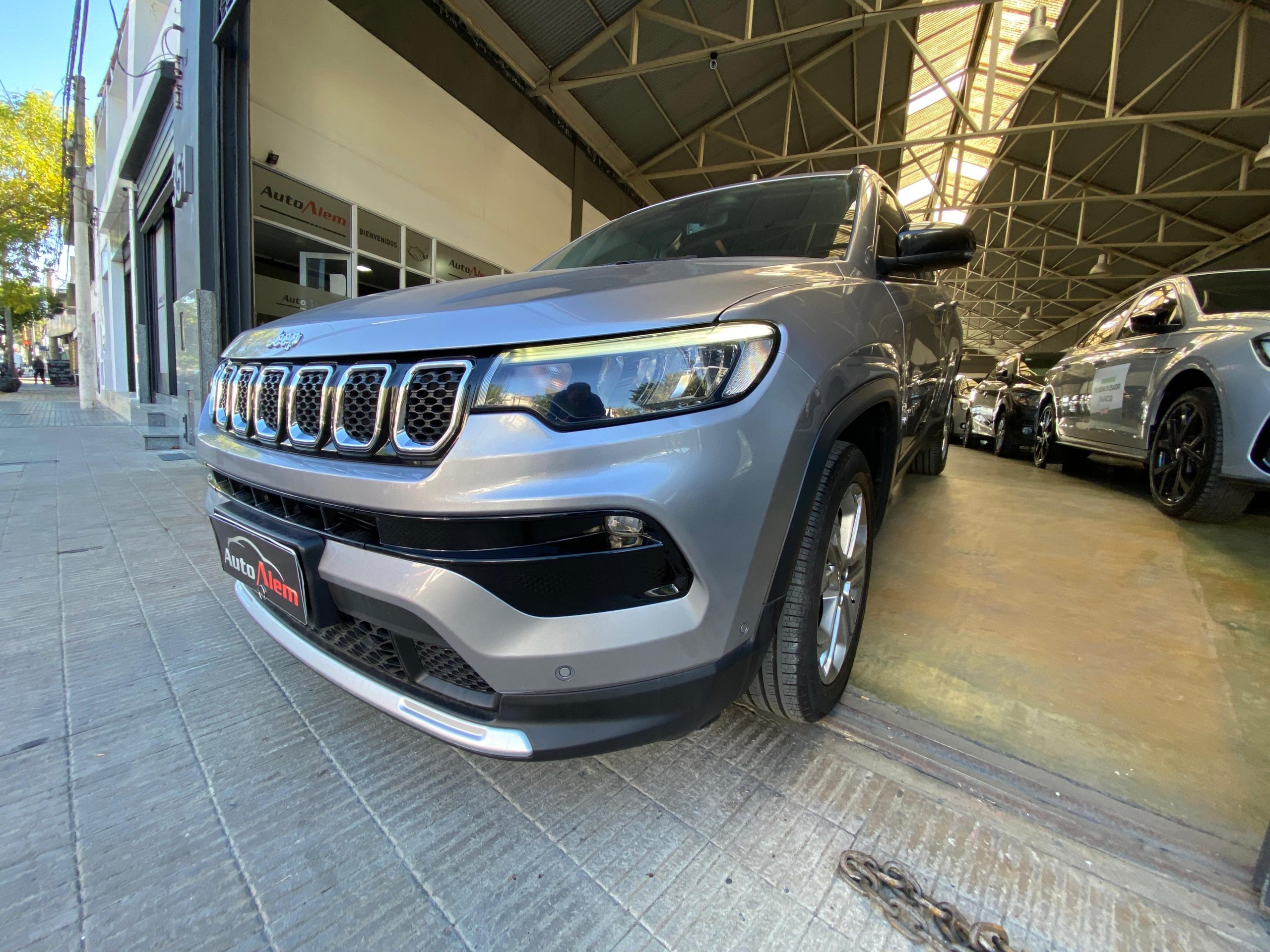 Jeep Compass 1.3 T Longitude AT Año 2022 - Imagen 4