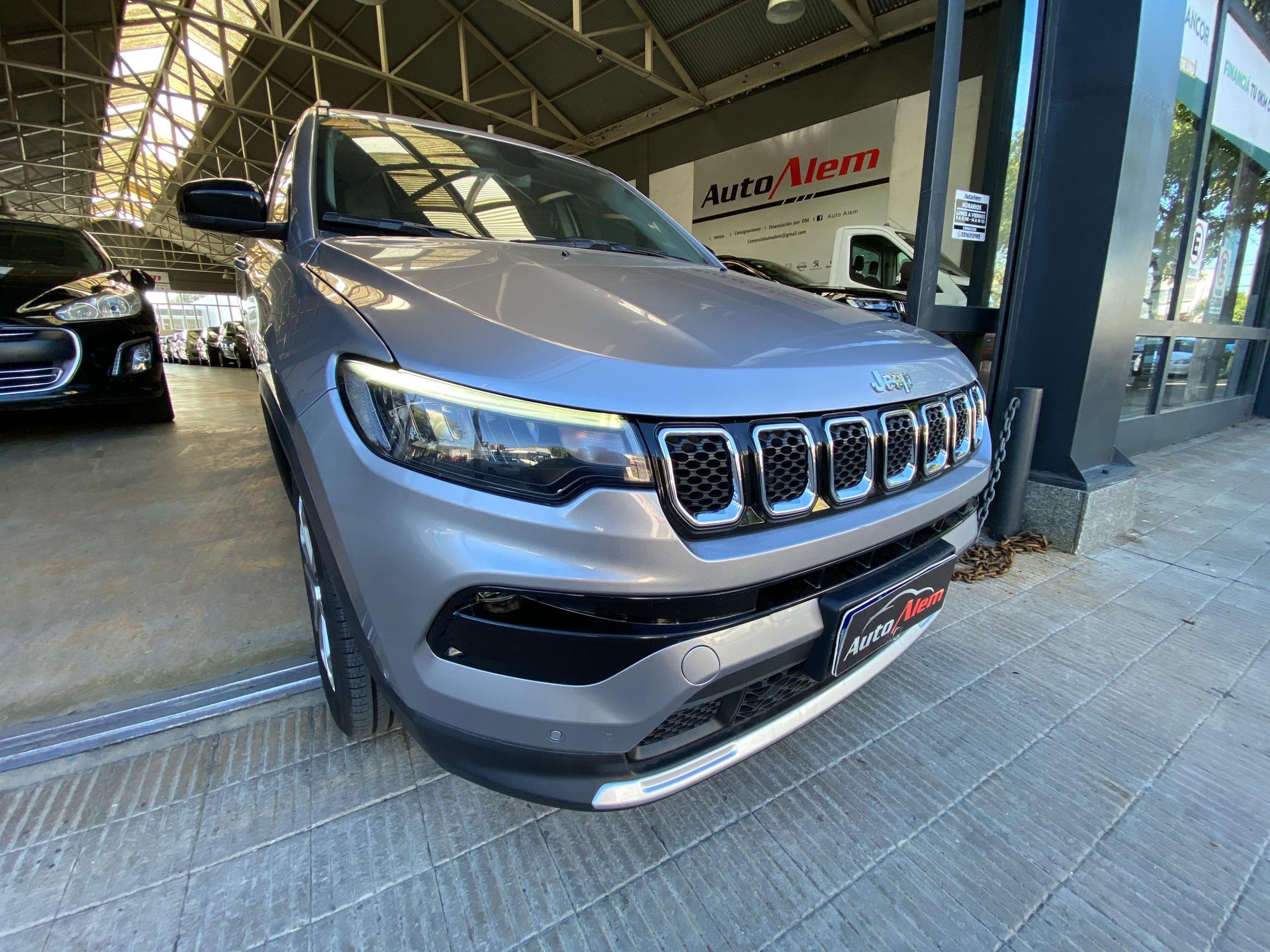 Jeep Compass 1.3 T Longitude AT Año 2022 - Imagen 3
