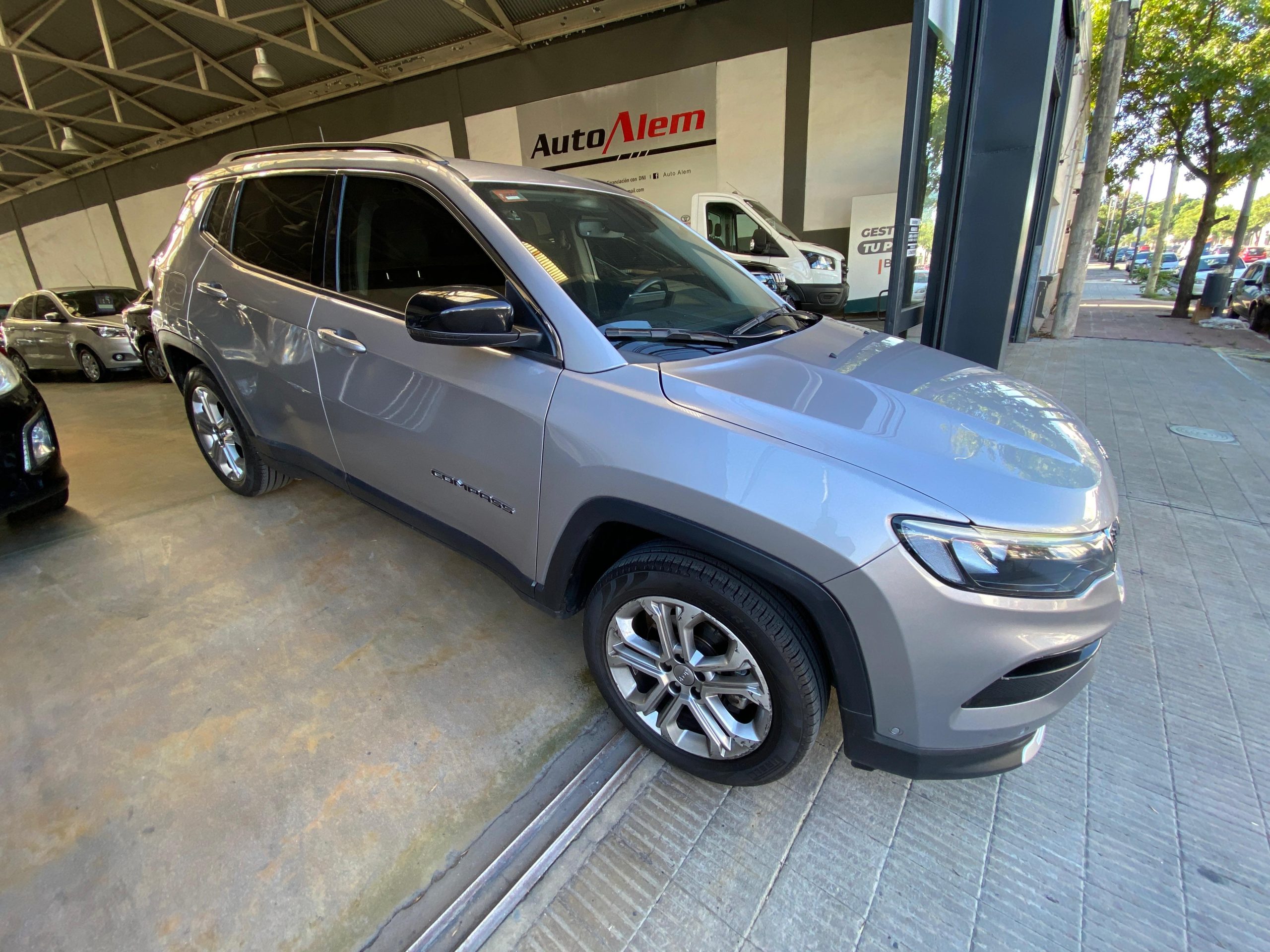 Jeep Compass 1.3 T Longitude AT Año 2022 - Imagen 2