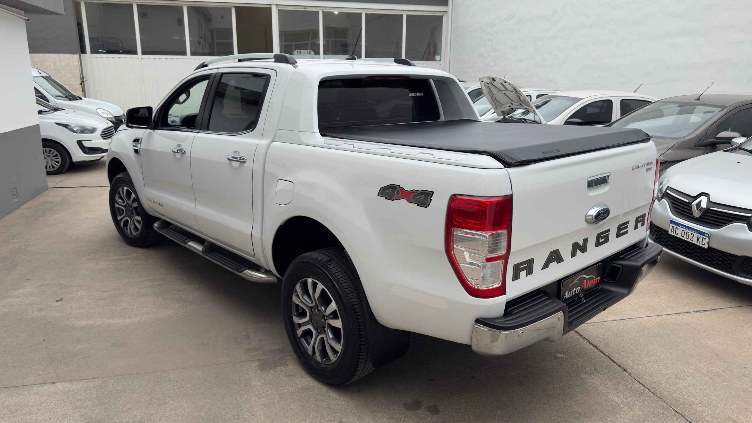 Ford Ranger DC 4X4 Limited AT 3.2L Año 2022 - Imagen 3