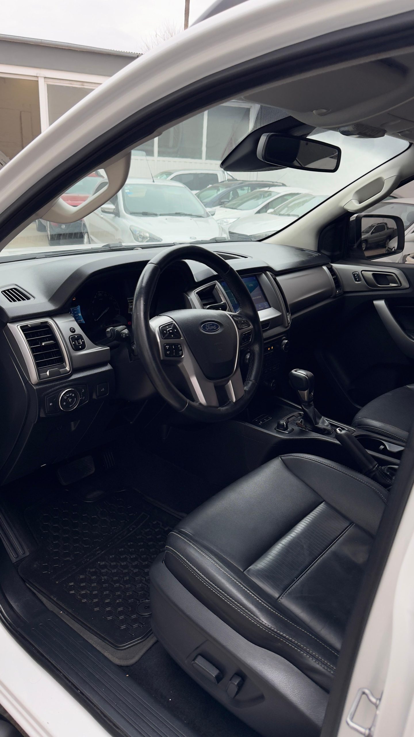 Ford Ranger DC 4X4 Limited AT 3.2L Año 2022 - Imagen 7