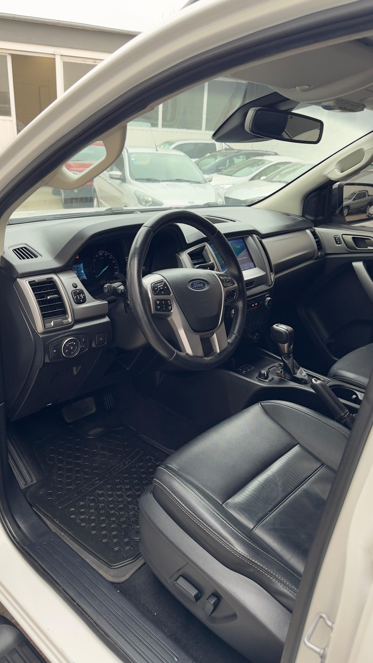 Ford Ranger DC 4X4 Limited AT 3.2L Año 2022 - Imagen 5