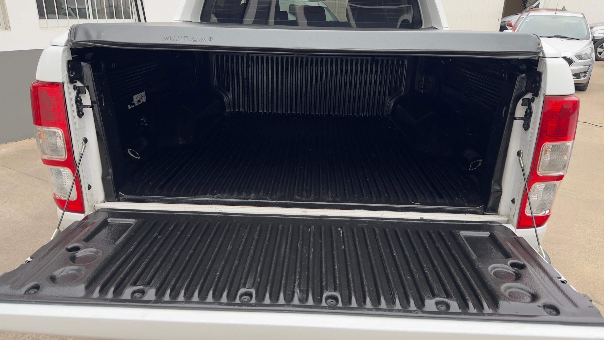 Ford Ranger DC 4X4 Limited AT 3.2L Año 2022 - Imagen 9