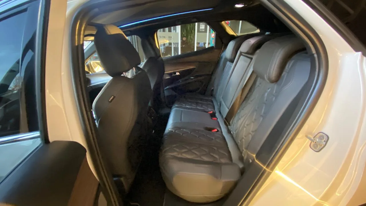 Peugeot 3008 GT PACK HIBRIDA AT Año 2023 - Imagen 13