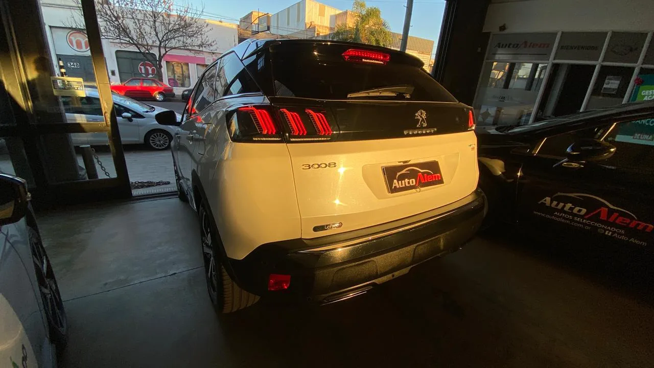 Peugeot 3008 GT PACK HIBRIDA AT Año 2023 - Imagen 7