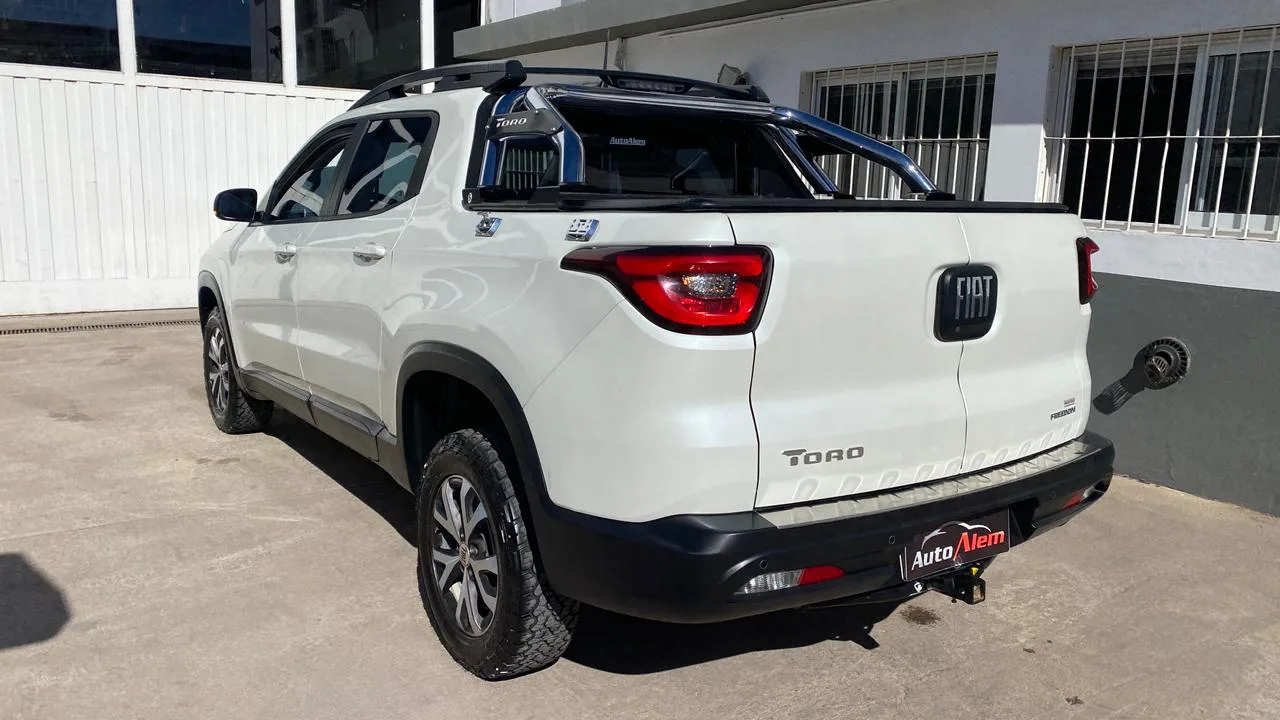 Fiat Toro 1.8 Nafta Freedom AT Año 2022 - Imagen 3